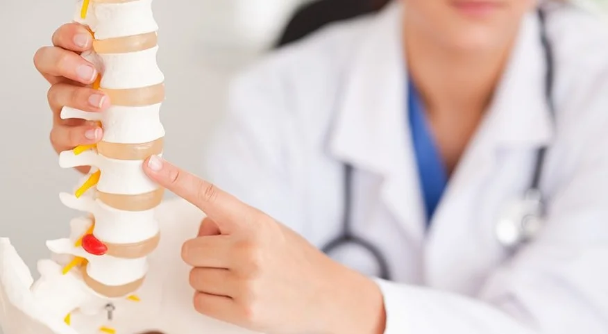 Kemik Erimesi Nedir? Neden Olur? Belirtileri ve Tedavisi