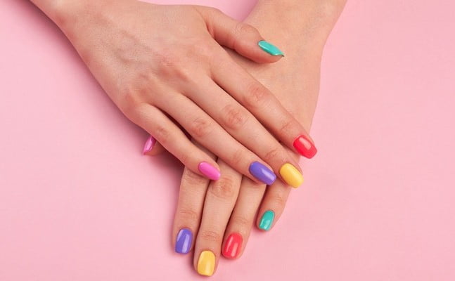 Rengarenk Oje Çeşitleri ile Bakımlı Tırnaklar!